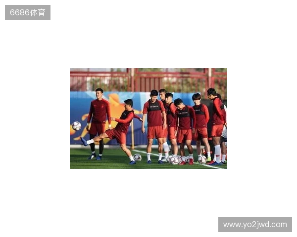 日本队全员集合备战麒麟挑战杯，前田大然“泡面头”抢眼